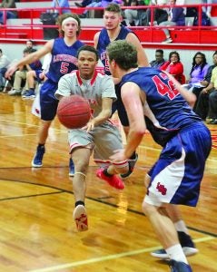 North Panola’s Mardarikkous Walls prepares to pass the ball on an assist Tuesday night against Lewisburg. The Panolian photo by Ike House