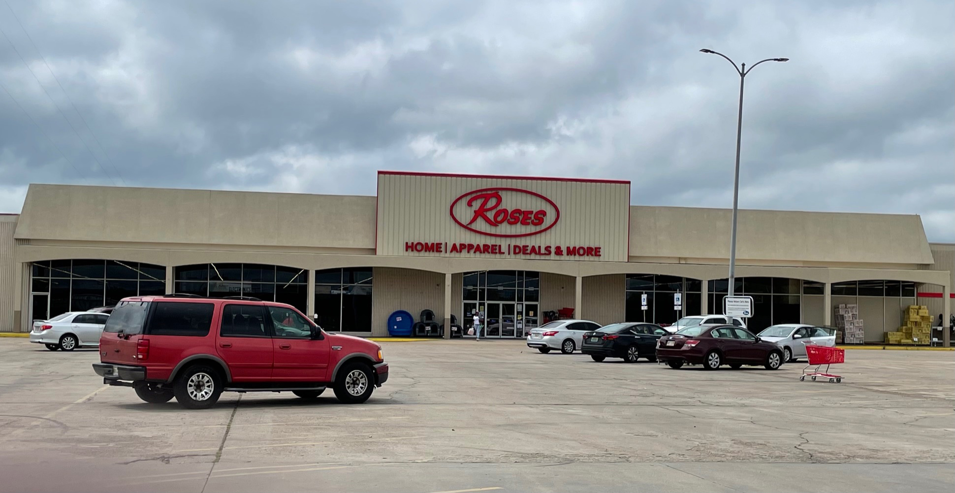 Batesville getting new discount store in old Fred's building The